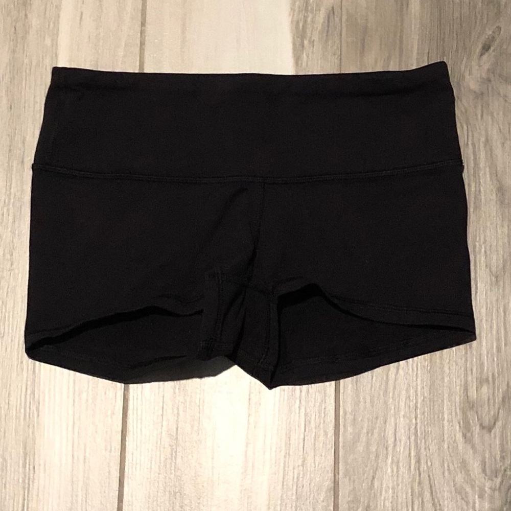 Lululemon black boogie booty shorts size 4